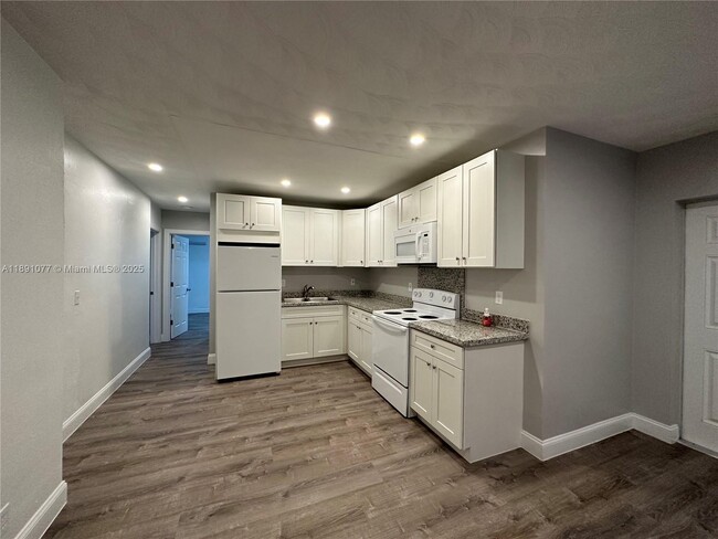 Foto del edificio - 840 NE 17th Terrace