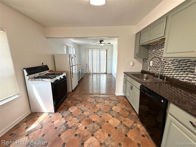 Foto del edificio - 5645 Fenton St