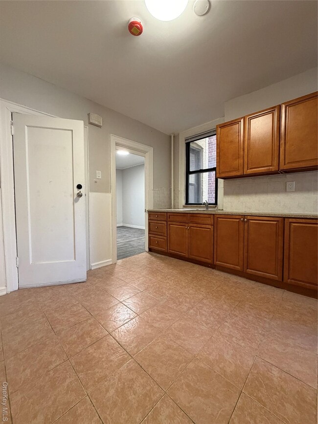 Foto del edificio - 43-13 25th Ave