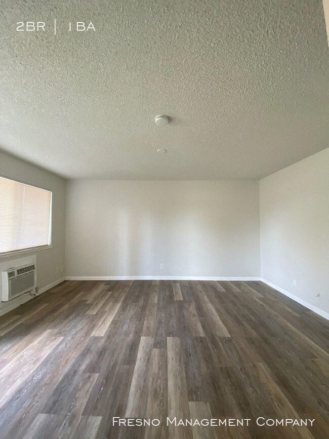 Building Photo - 1484 N Cedar Ave