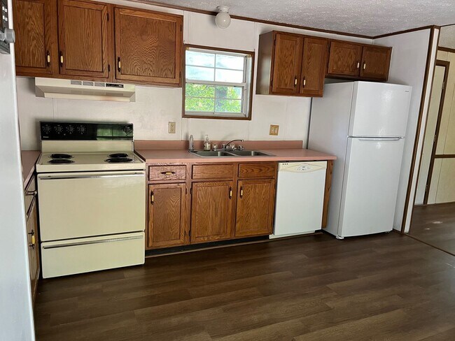 Building Photo - NEW RENTAL LISTING - NO HUD NO SECTION 8