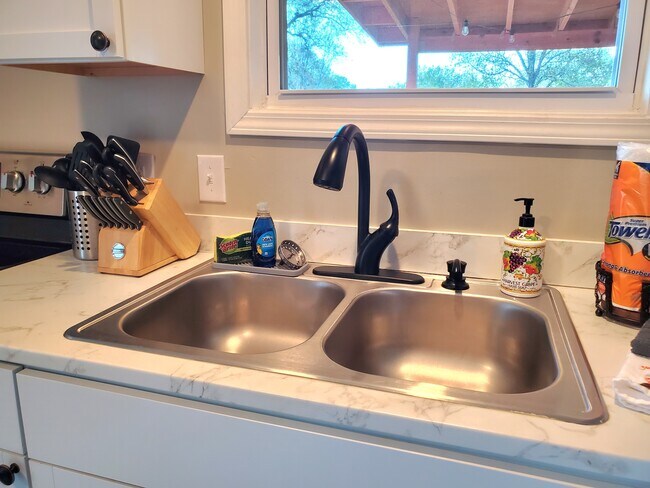 Foto del edificio - 5037 Will Brown Rd