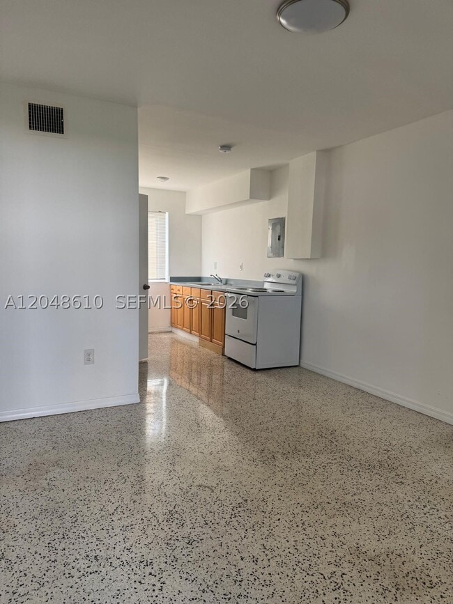 Building Photo - 680 NE 88th St