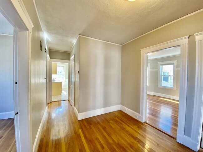 Foto del edificio - 36 North Beacon St