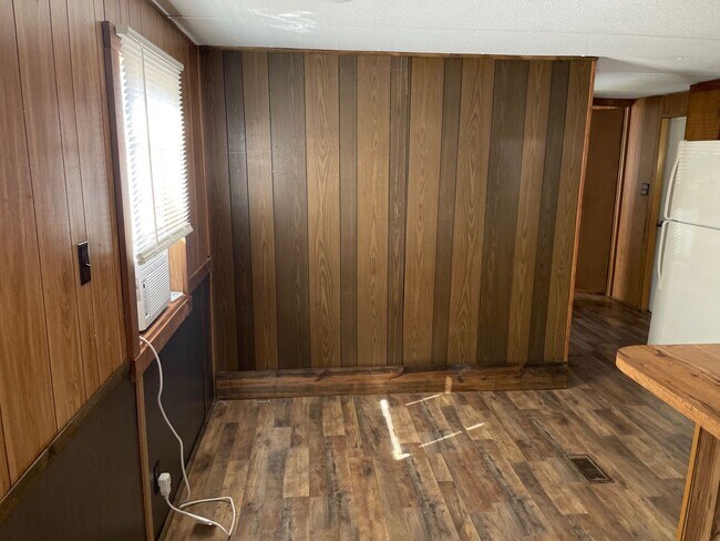 Foto del edificio - 2 BED 1 BATH MOBILE HOME IN CANDOR $800 RE...