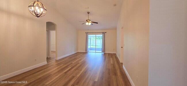 Building Photo - 2564 Ventura Cir