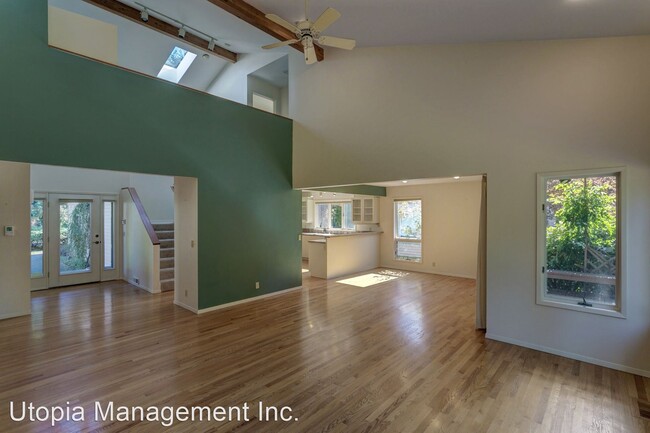 Building Photo - 3 br, 2.5 bath House - 9 WHISPERING CEDARS