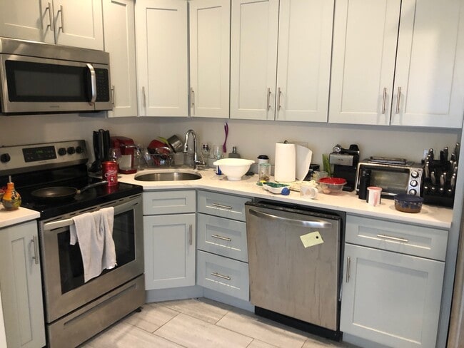 Building Photo - 612 Columbus Ave