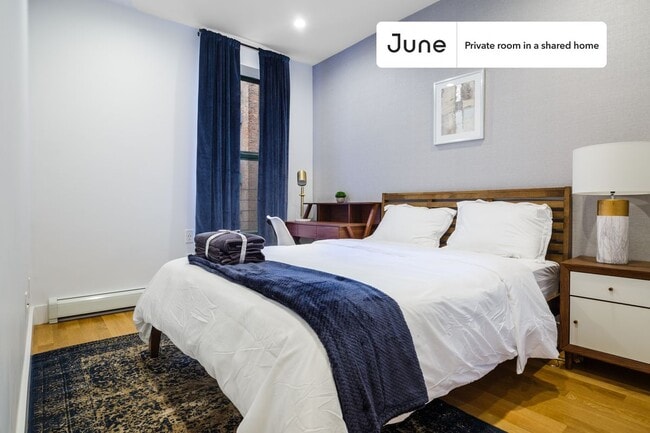 Room in Shared 4 bed/1.5 bath home - Room in Shared 4 bed/1.5 bath home