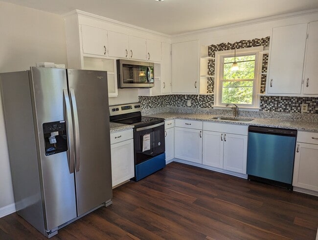 Building Photo - 3 bedroom home in Emporia