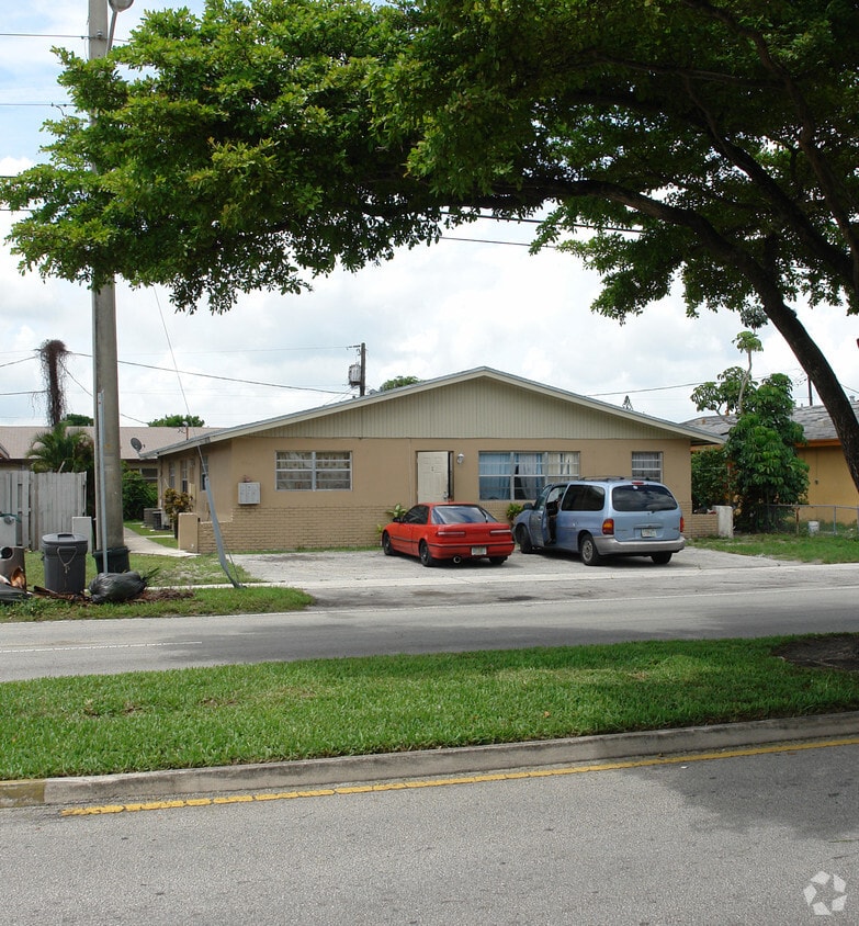 Building Photo - 5992 NW 19th St