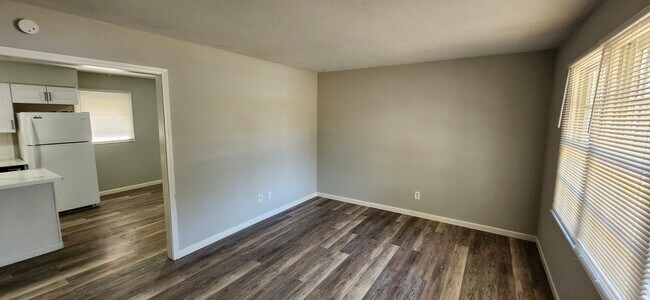 Building Photo - 3 bedroom home in North Columbus