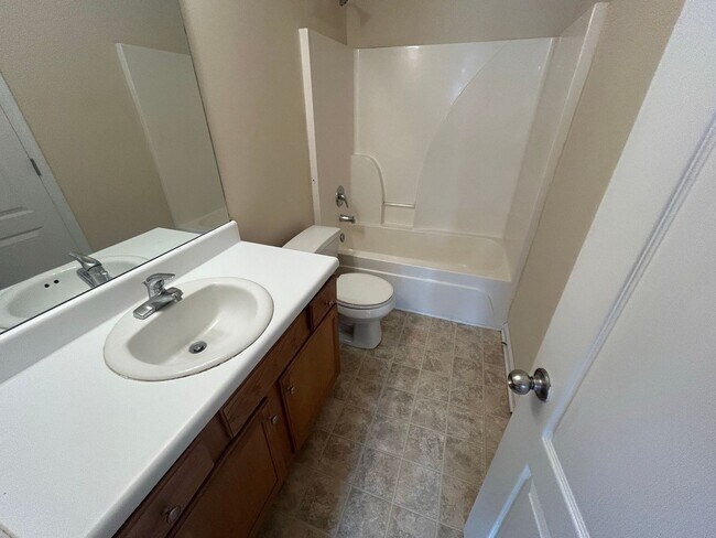 Foto del edificio - BRIDGEWATER HOME! PRE-LEASING FOR AUGUST 2 2026! 1/2 Off Deposit!