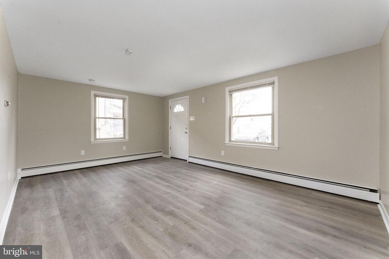 241 Roesch Ave Unit A 1ST FLOOR RIGHT, Oreland, PA 19075 Room for Rent in Oreland, PA