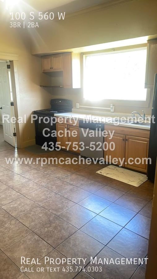Foto del edificio - 3 Bedroom Farmhouse on Corner lot!  Pet Fr...