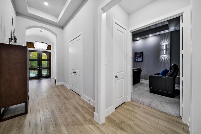 Building Photo - 149 Everest Dr