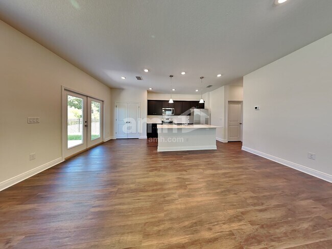 Foto del edificio - 27280 St Andrews Ave