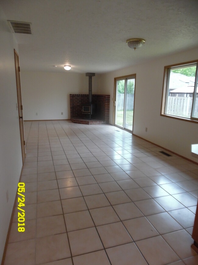 Foto del edificio - 745 SE Alethea Way
