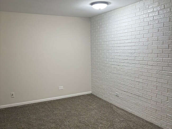 Building Photo - 410 Sunnybrook Ln