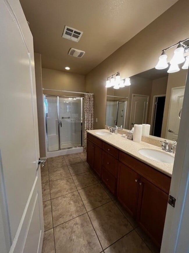 Building Photo - 13304 Sterling Heights Dr