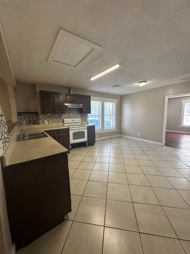 Foto del edificio - 407 Moir St