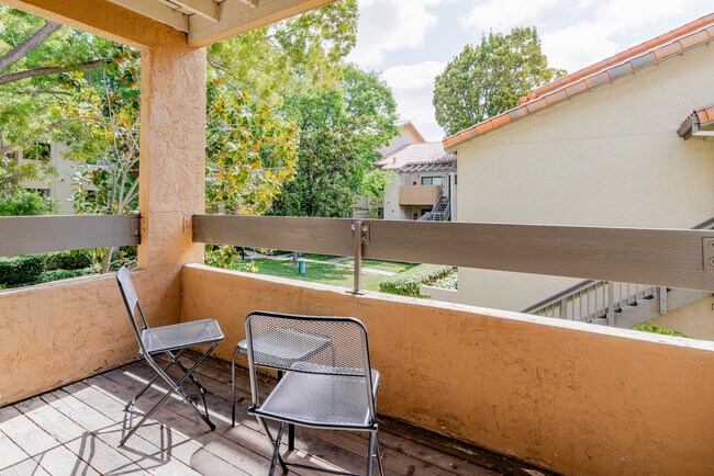 Building Photo - 1600 Villa St