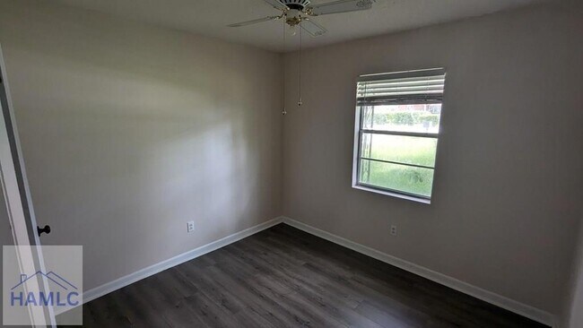 Building Photo - 820 Kelly Dr