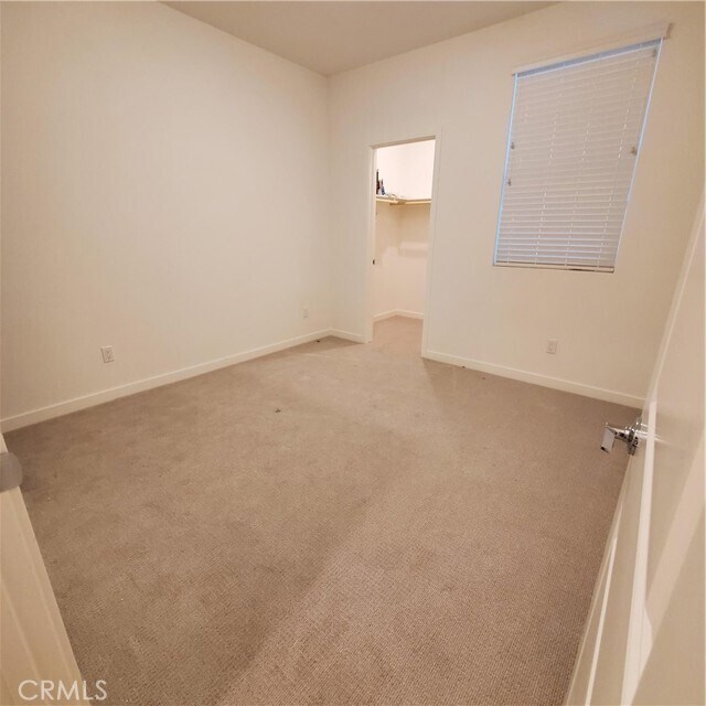 Foto del edificio - 944 N Divino Privado