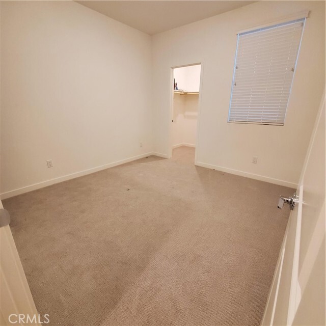 Building Photo - 944 N Divino Privado