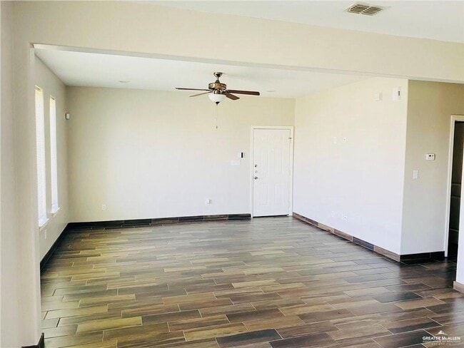 Building Photo - 207 Fig Dr
