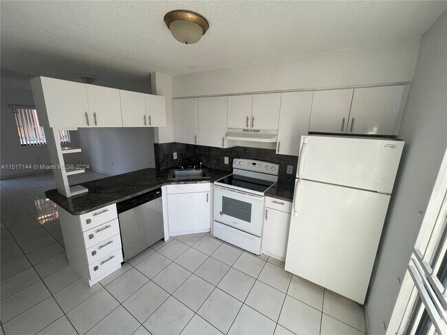 Building Photo - 5480 W 21st Ct