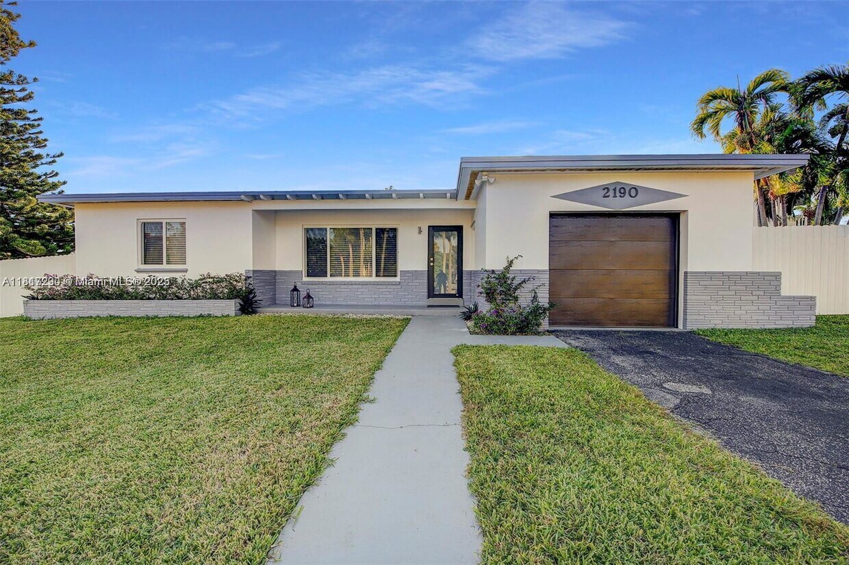 Primary Photo - Northeast 169th Street, North Miami Beach, FL 33162 - 3 BR 2 BA single-family home