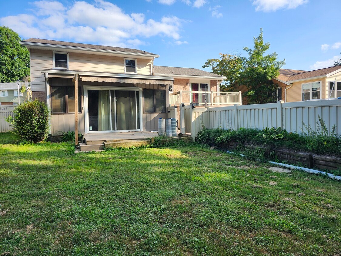 Primary Photo - 71 Circle Dr