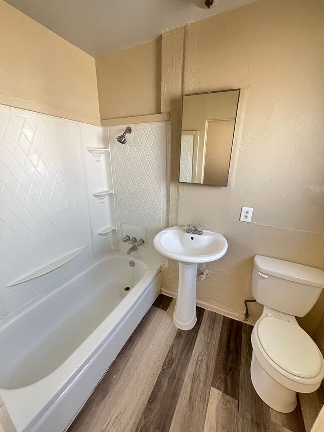 Building Photo - 3595