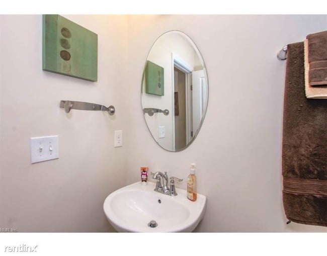 Building Photo - 2 br, 4 bath Townhome - 4371 Pickney Lane