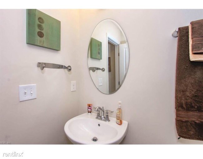 Foto del edificio - 2 br, 4 bath Townhome - 4371 Pickney Lane