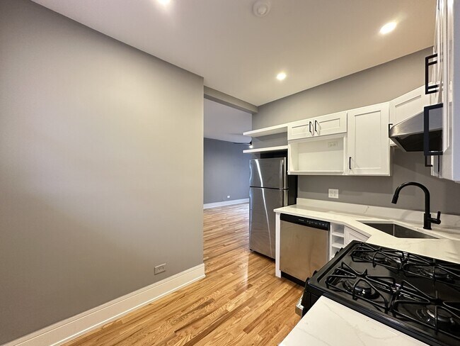 Foto del edificio - 639 W Cornelia Ave