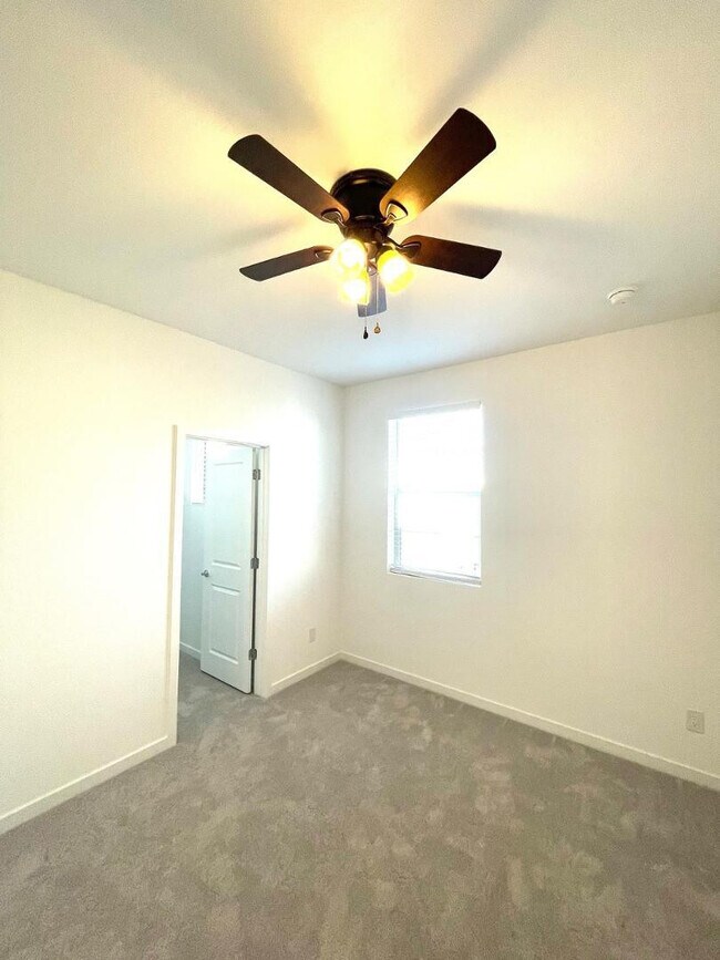 Foto del edificio - 4738 S Element