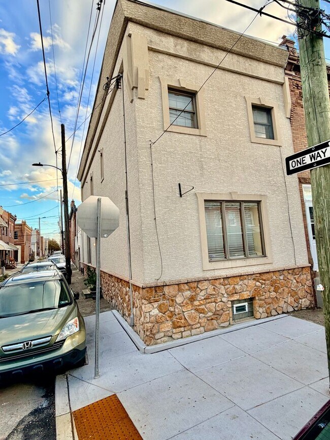 Foto del edificio - 3 bed 2.5 bath in Port Richmond with Garag...
