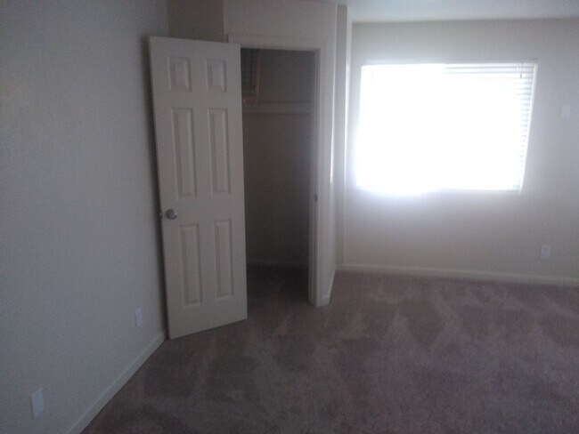 Foto del edificio - 2 Bedroom Single Family Home in Loomis-Bring your Animals!