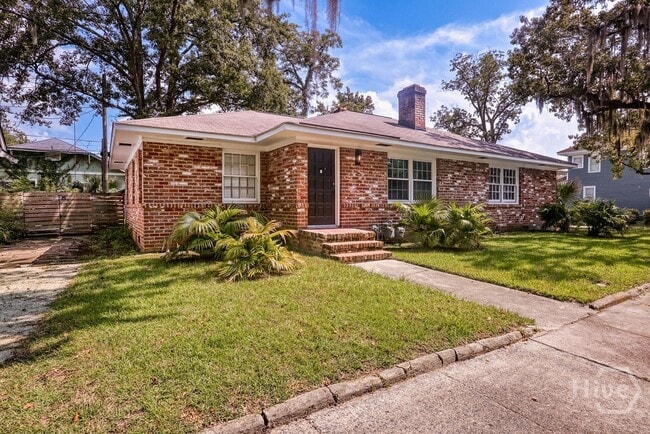 Building Photo - 916 Maupas Ave