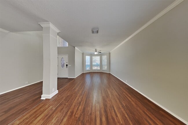 Building Photo - 18914 Woodglen Shadows Dr