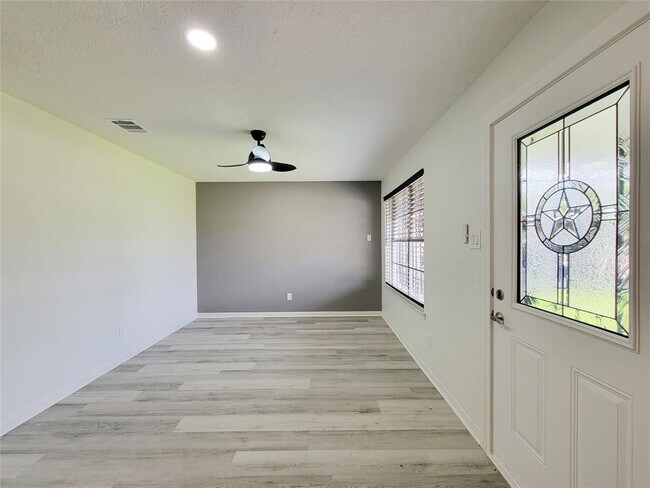 Foto del edificio - 10614 Bainbridge St