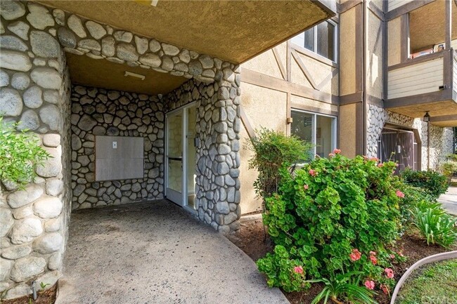 Building Photo - 2925 E Spaulding St