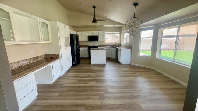 Foto del edificio - 3582 W 14th Pl