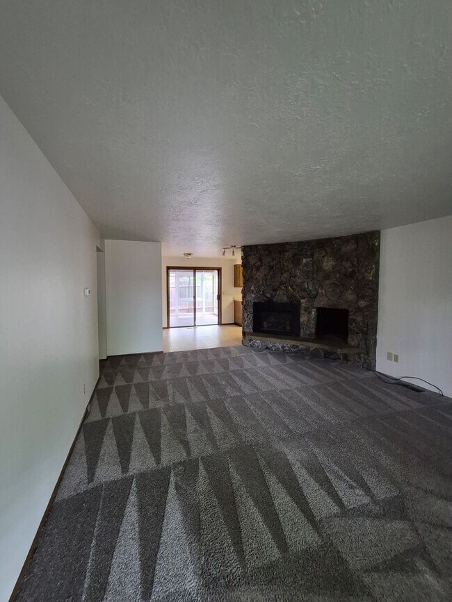 Foto del edificio - Charming South Salem Duplex!