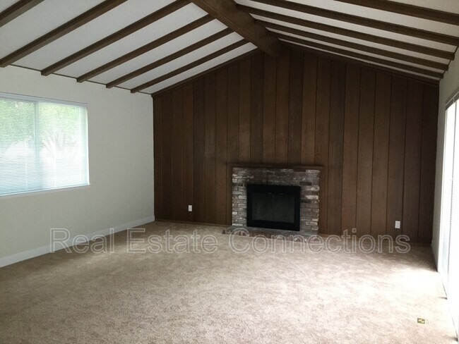 Building Photo - 2113 Parkwood Way