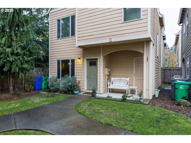Foto del edificio - Beautiful 3 Bed, 2.5 Bath Detached Townhom...