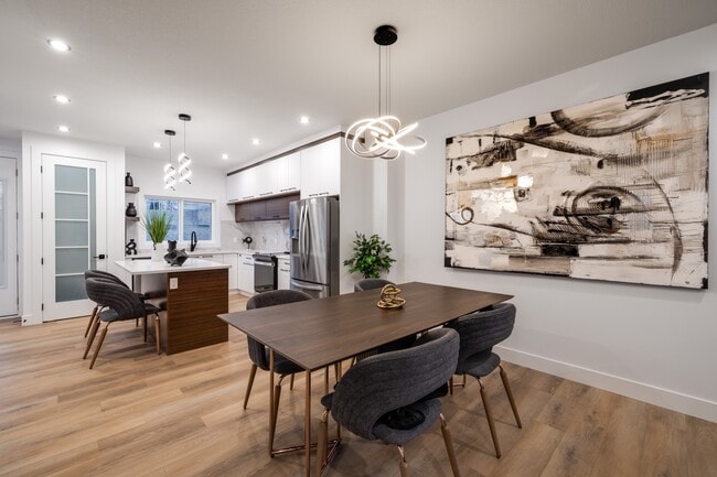 Photo du bâtiment - 7609-7688 88 Ave NW