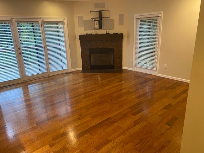 Building Photo - 1585 Stone Mansion Dr